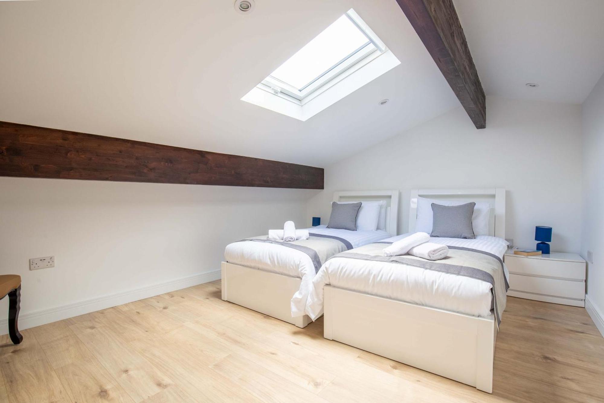Aintree Cottage ไซเร็นเซสเตอร์ ภายนอก รูปภาพ