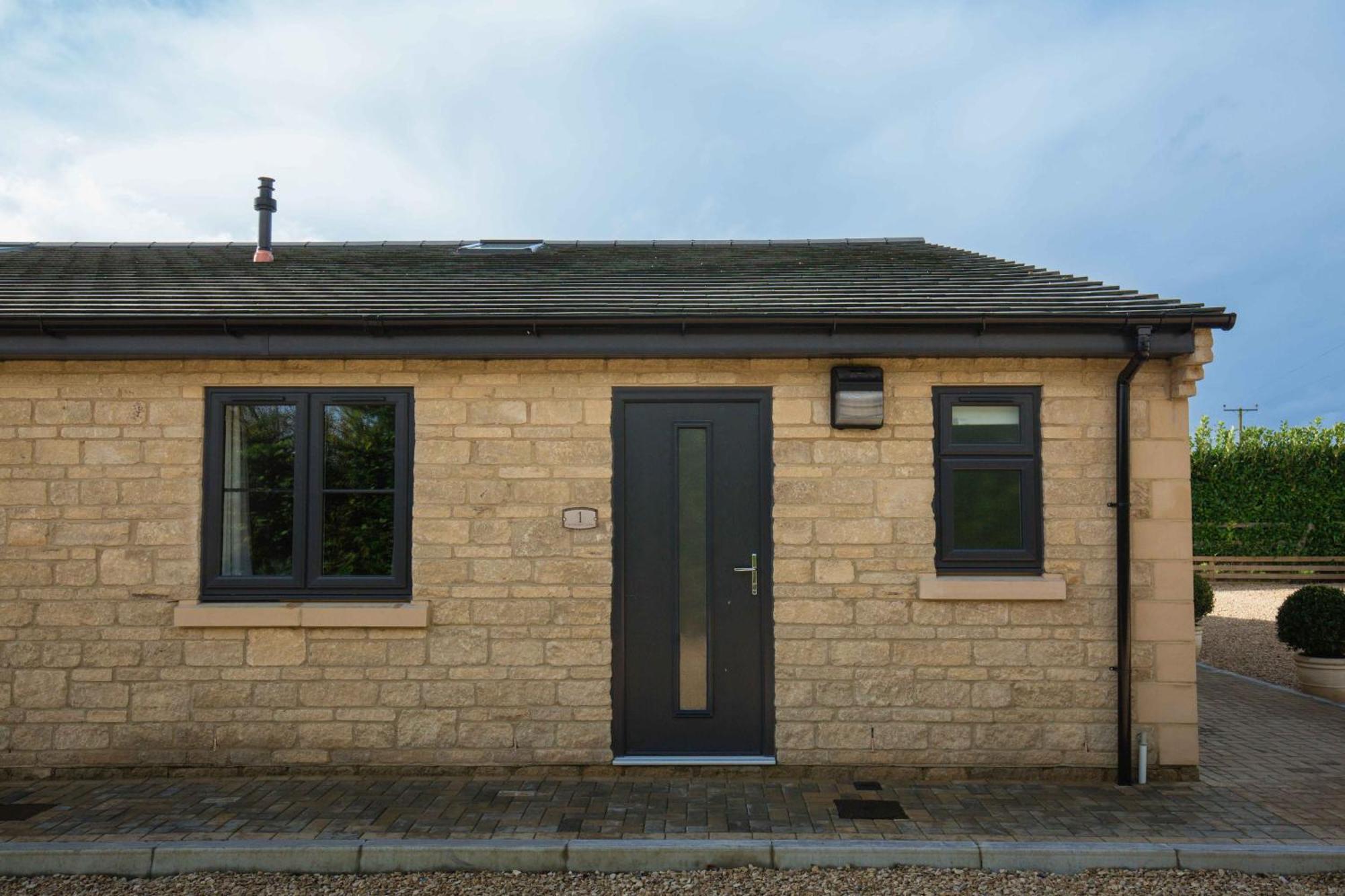 Aintree Cottage ไซเร็นเซสเตอร์ ภายนอก รูปภาพ