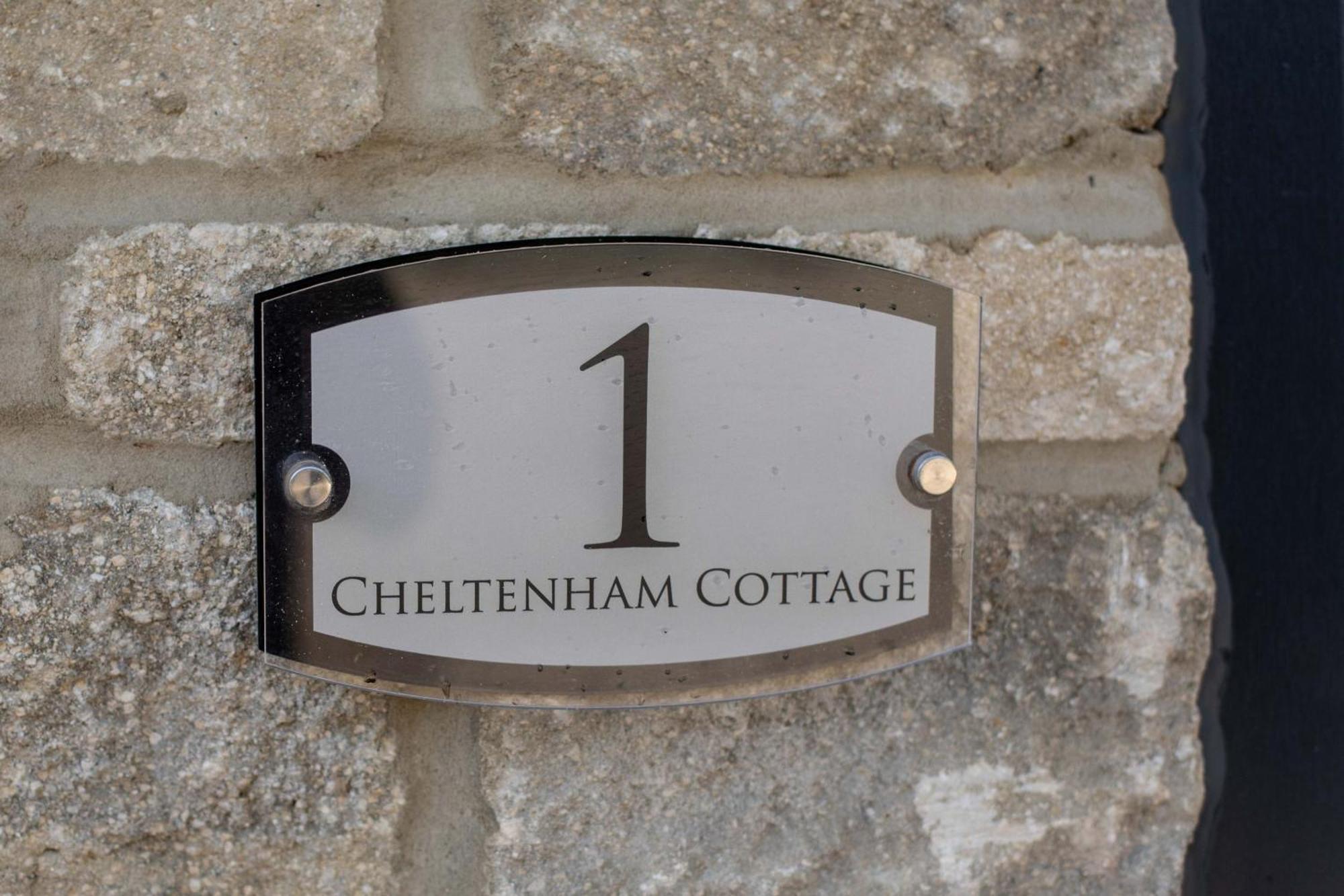 Aintree Cottage ไซเร็นเซสเตอร์ ภายนอก รูปภาพ