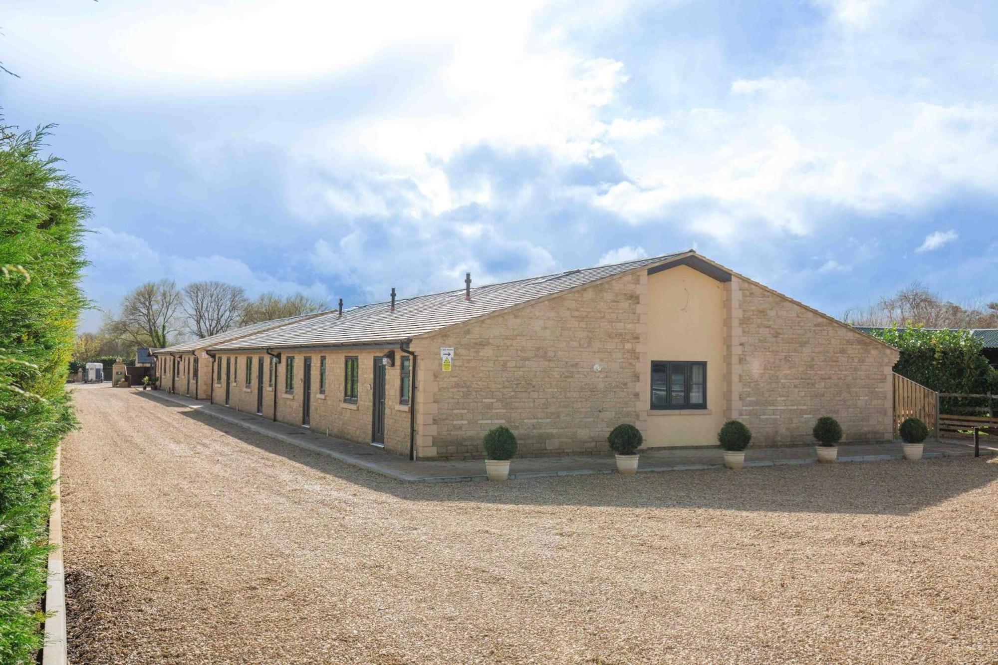 Aintree Cottage ไซเร็นเซสเตอร์ ภายนอก รูปภาพ