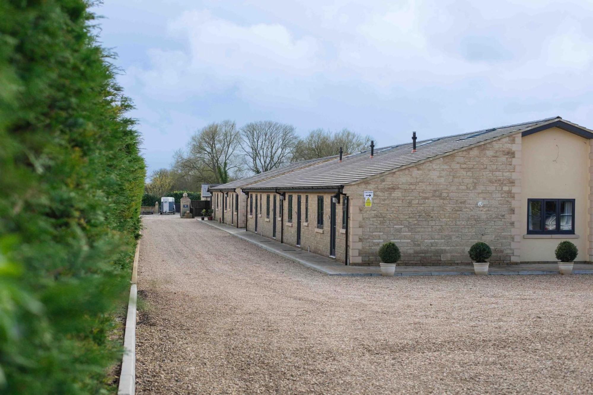 Aintree Cottage ไซเร็นเซสเตอร์ ภายนอก รูปภาพ